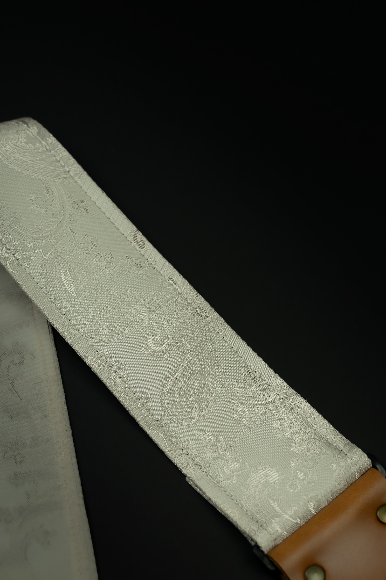 Moonlight Paisley Vintage Guitar Strap (Jacquard) - Image 3