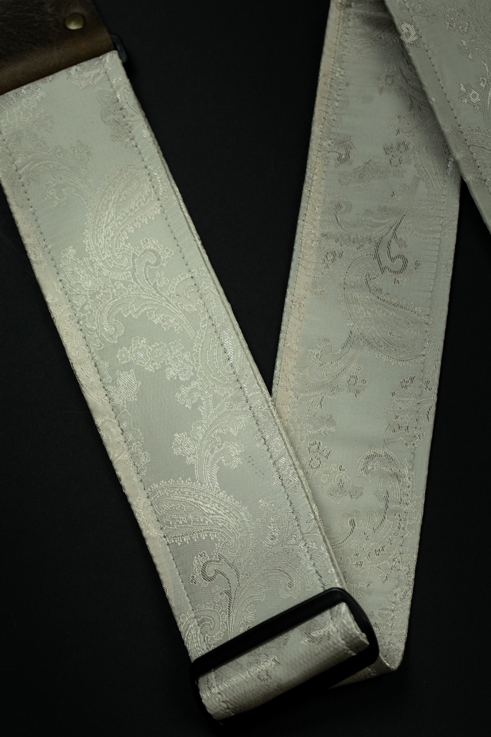 Moonlight Paisley Vintage Guitar Strap (Jacquard) - Image 3
