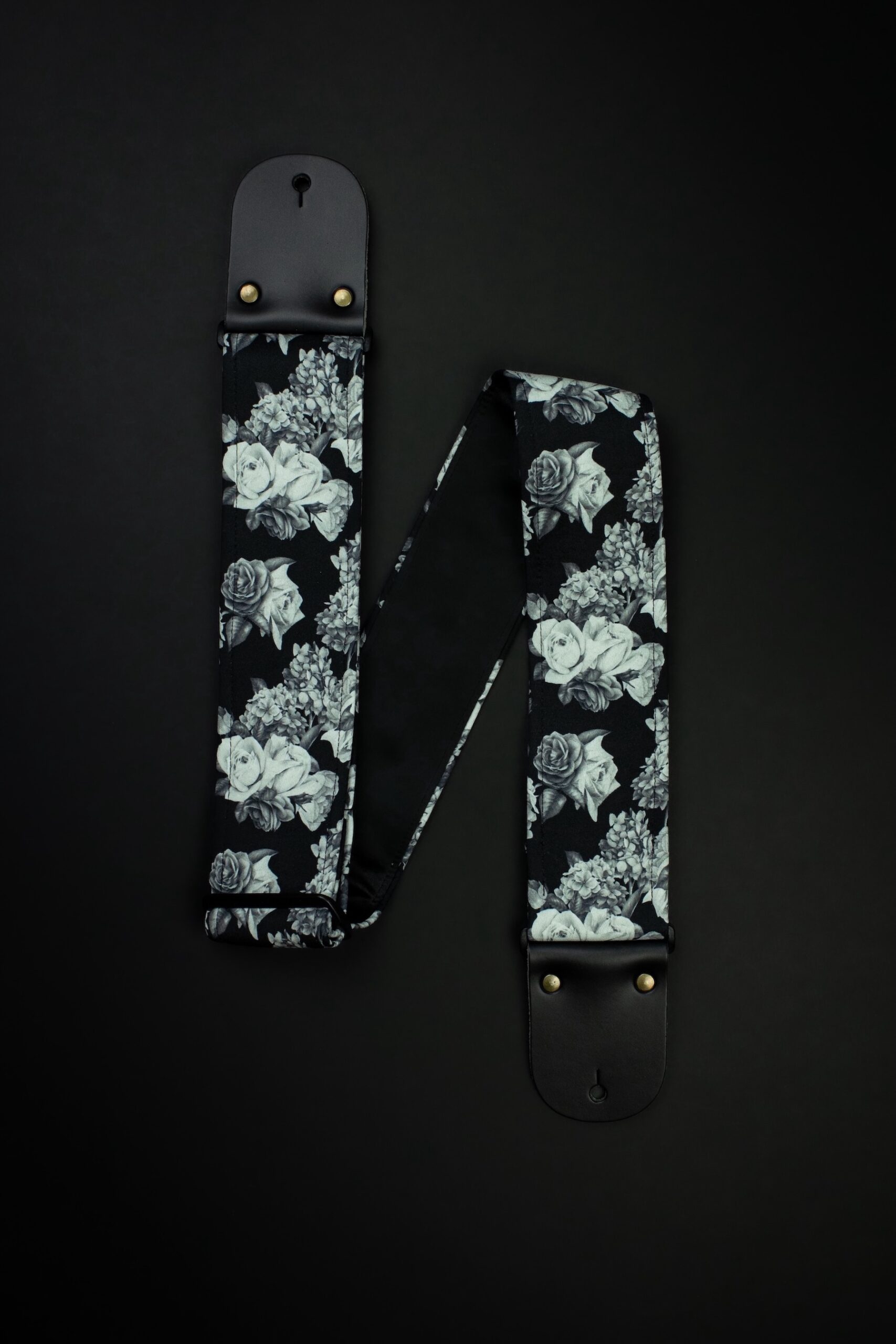 B&W Wide Guitar Strap With Italian Satin - Image 2