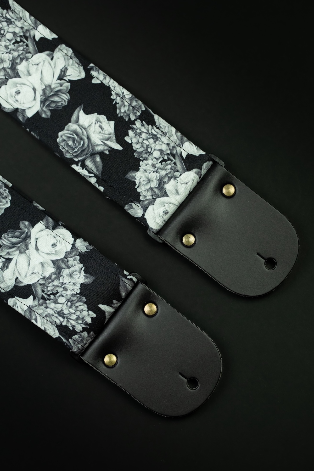 B&W Wide Guitar Strap With Italian Satin - Image 4