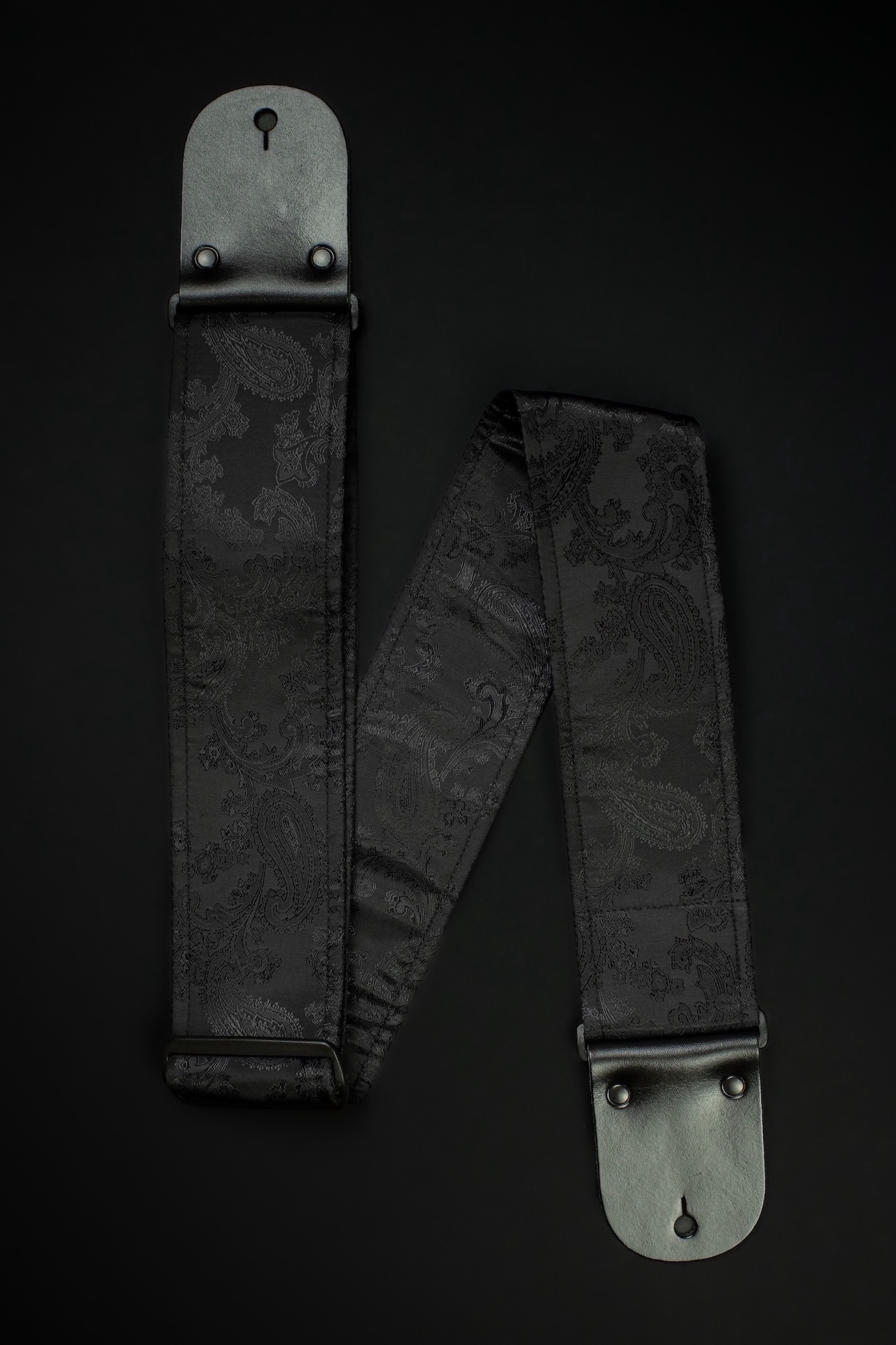 Black Paisley Vintage Guitar Strap (Jacquard) - Image 8