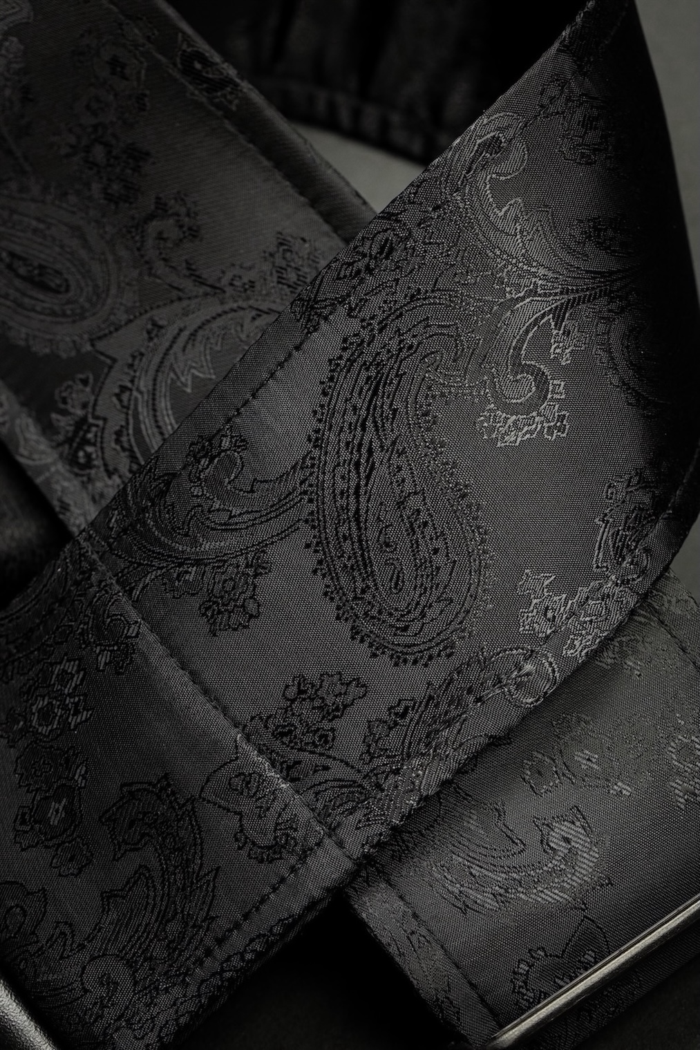 Black Paisley Vintage Guitar Strap (Jacquard) - Image 5