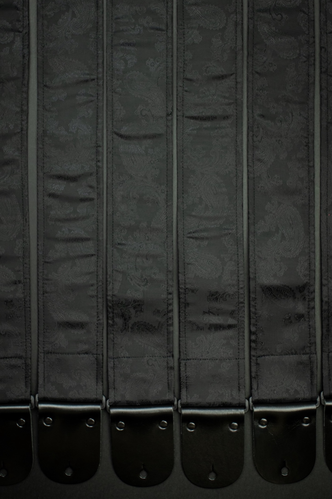 Black Paisley Vintage Guitar Strap (Jacquard) - Image 4