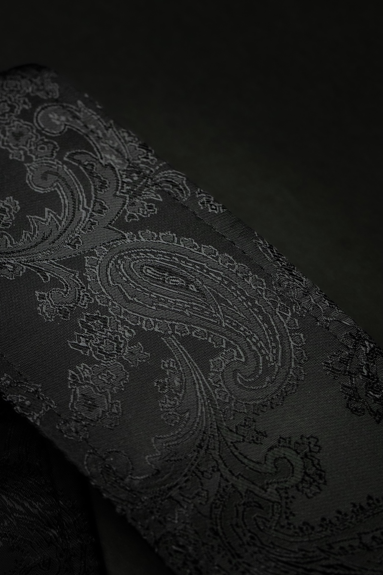 Black Paisley Vintage Guitar Strap (Jacquard) - Image 9