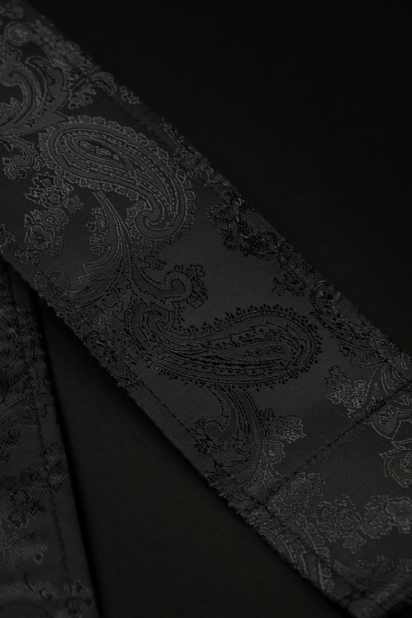 Black Paisley Vintage Guitar Strap (Jacquard) - Image 10
