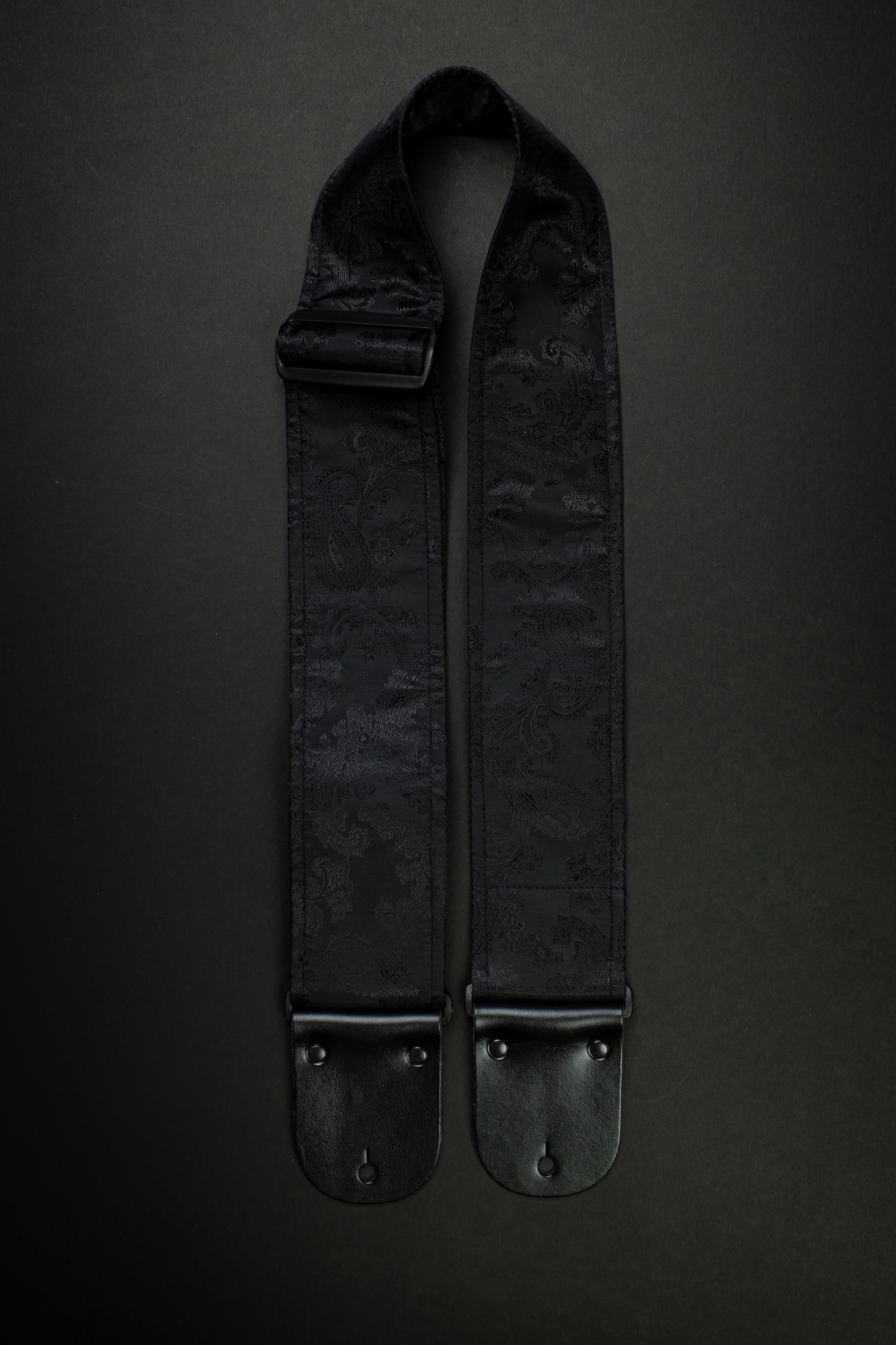 Black Paisley Vintage Guitar Strap (Jacquard) - Image 11