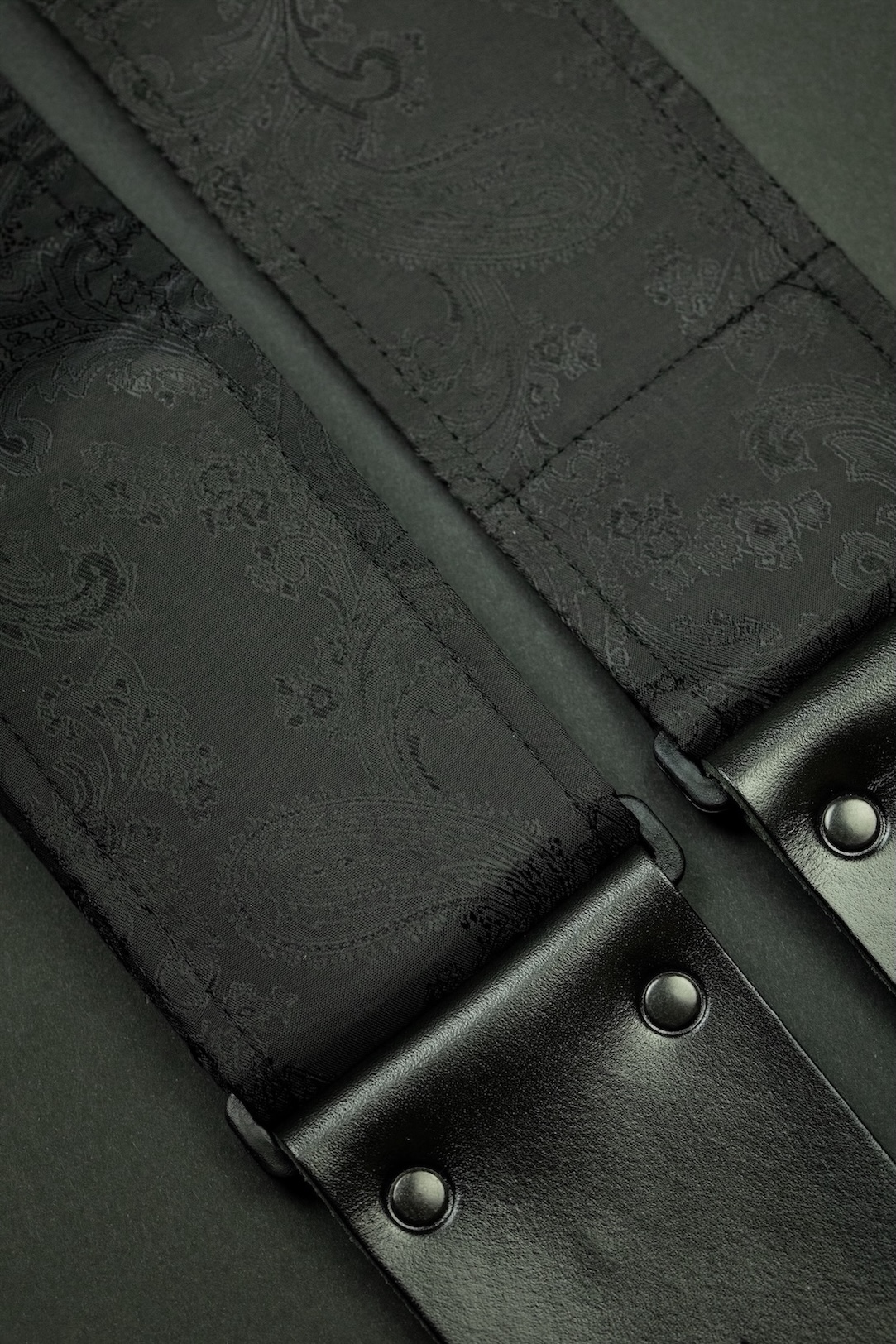 Black Paisley Vintage Guitar Strap (Jacquard) - Image 14