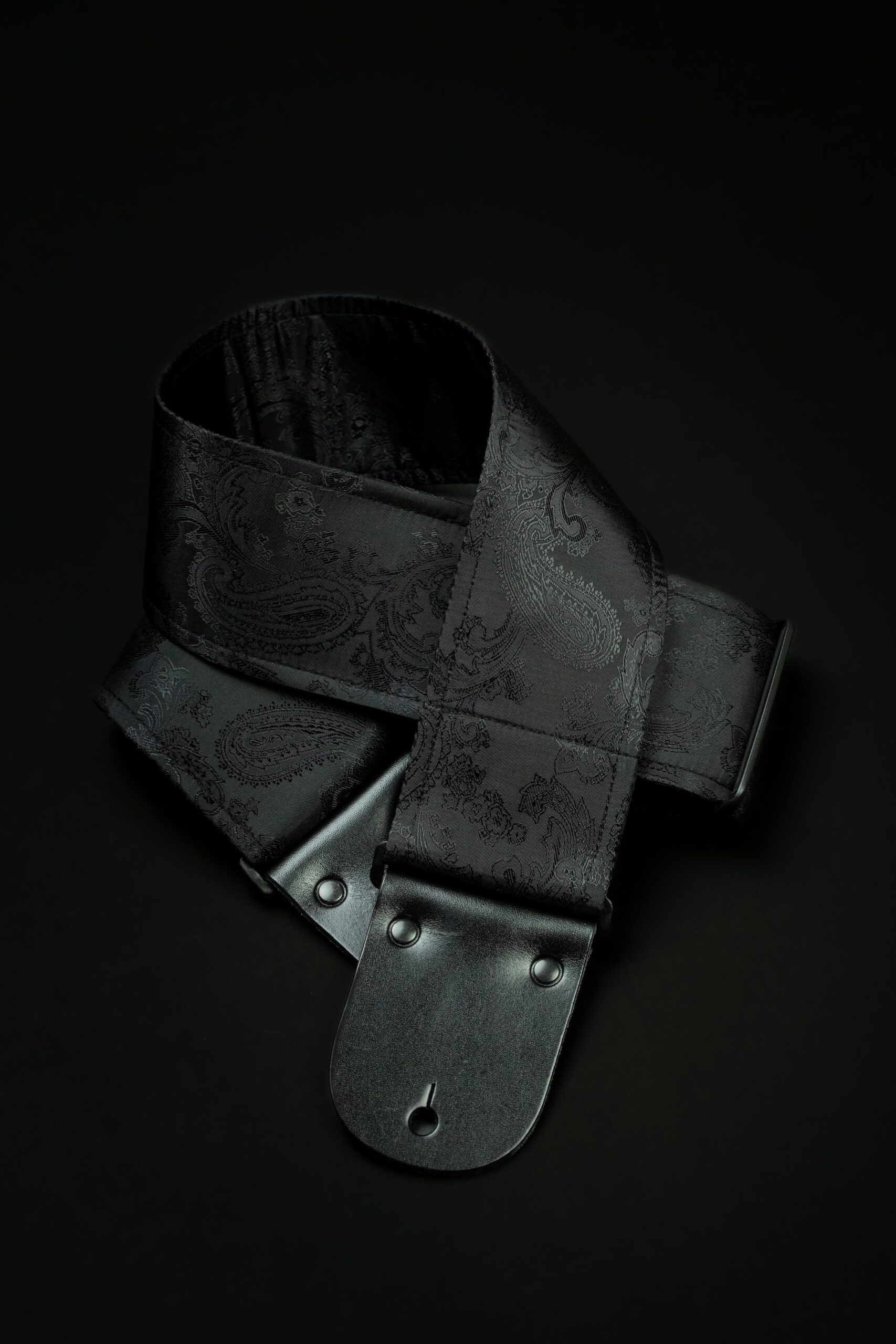 Black Paisley Vintage Guitar Strap (Jacquard)