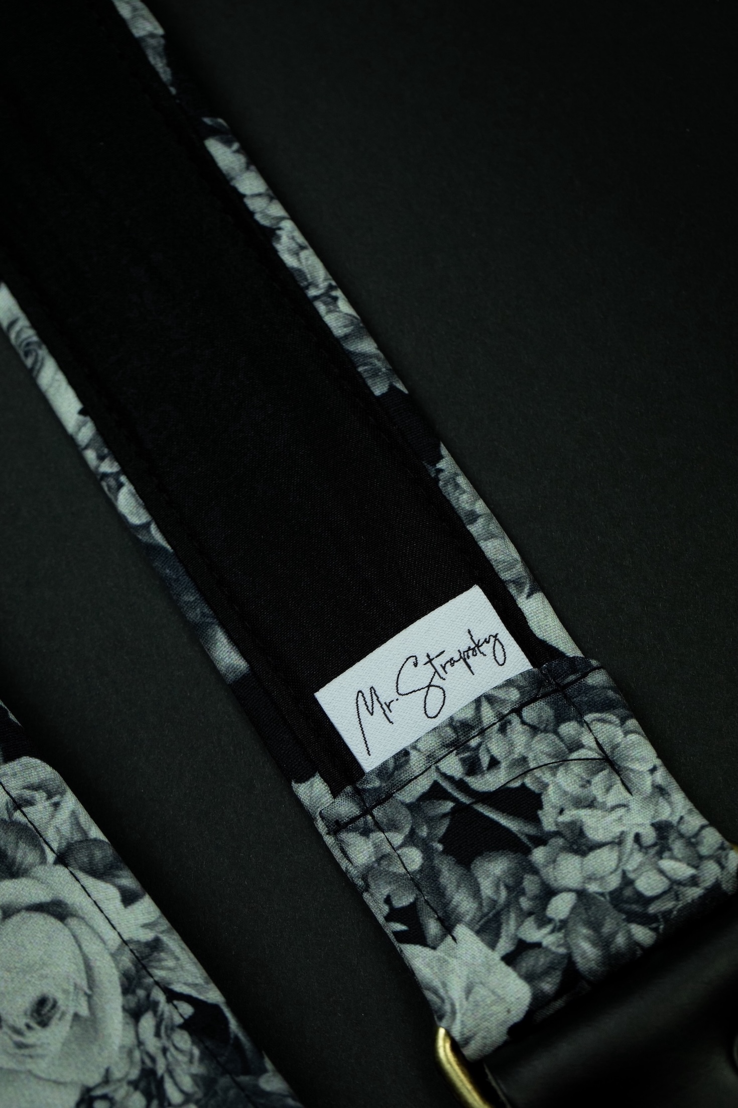 B&W Roses Guitar Strap With Italian Satin - Image 6