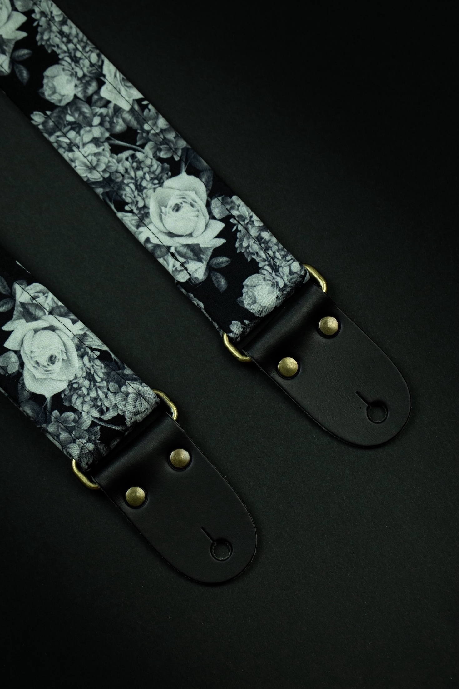 B&W Roses Guitar Strap With Italian Satin - Image 3