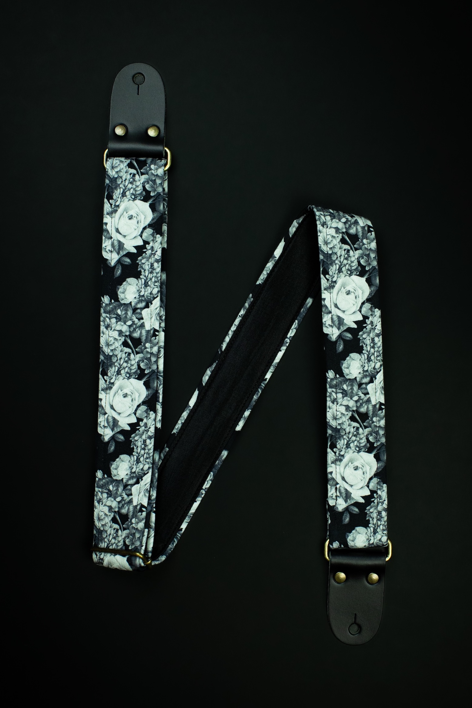 Mr.Strapsky Guitar Strap b&w roses